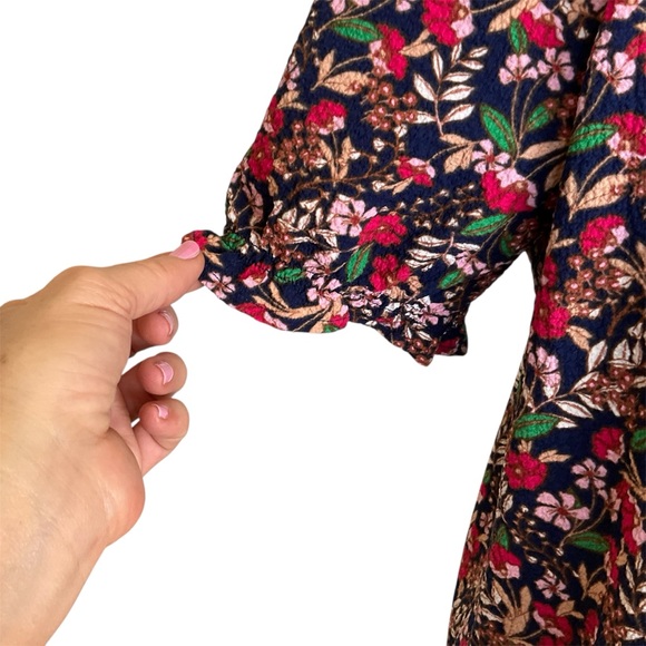 Draper James Navy Floral Tie-Neck Short Sleeve Blouse Size S - Picture 3 of 12